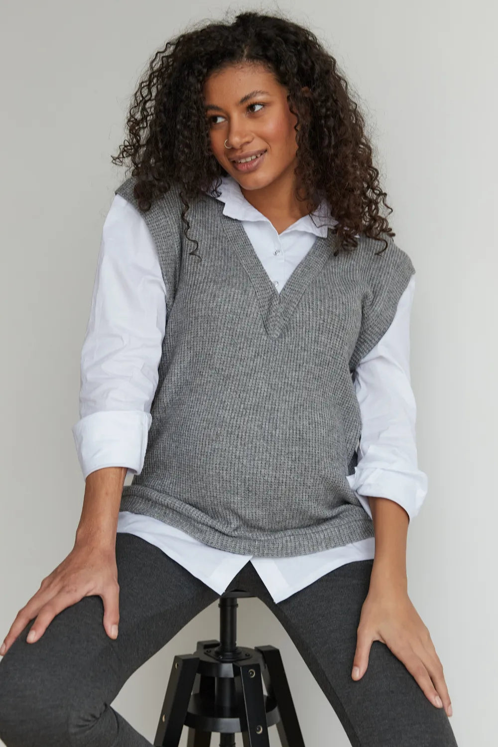 Soft Sleeveless Knitted Sweater with 2-in-1 Shirt for Pregnant Women 4367142