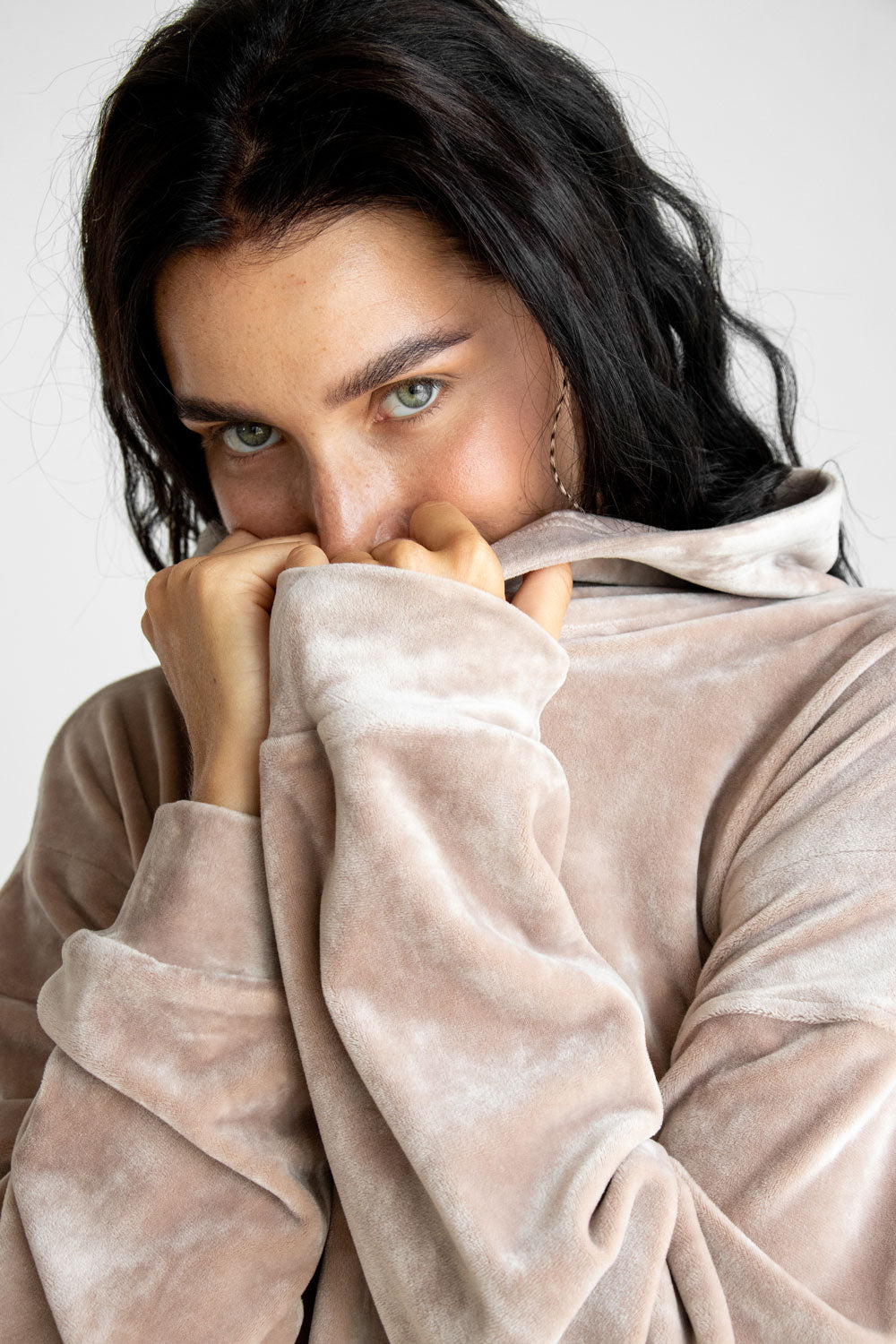 Soft and Warm Plush Oversized Hoodie for Pregnant and Nursing Moms 4460150