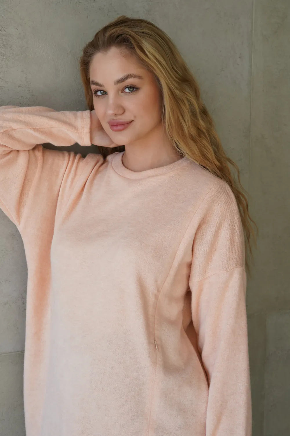 Stylish and Warm Sweater for Pregnant and Nursing Moms 4483155