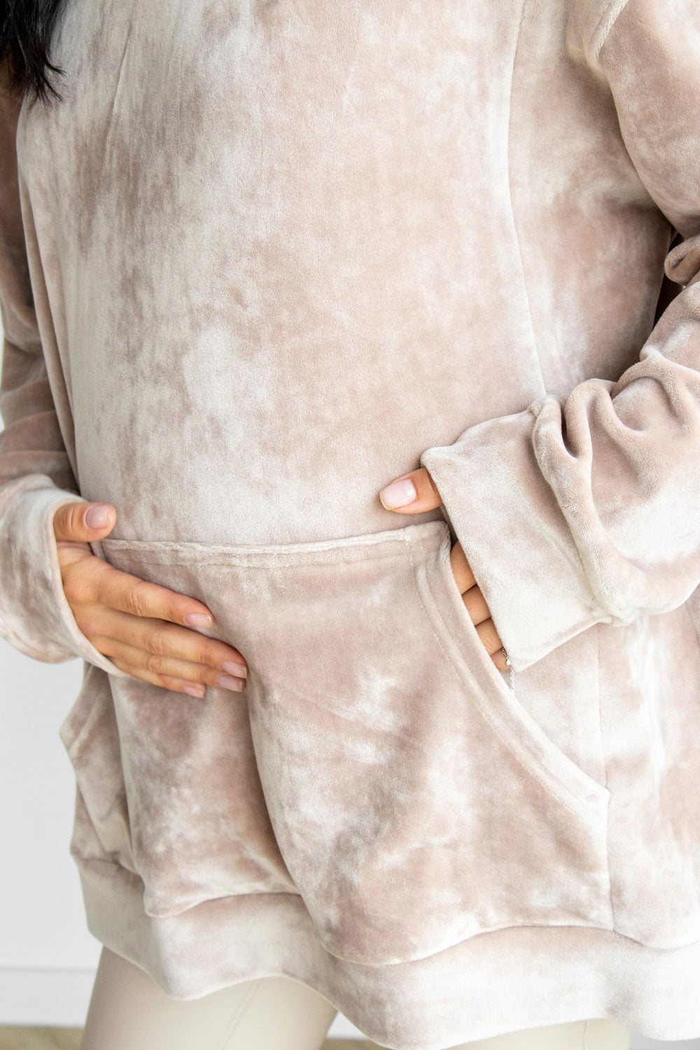 Soft and Warm Plush Oversized Hoodie for Pregnant and Nursing Moms 4460150