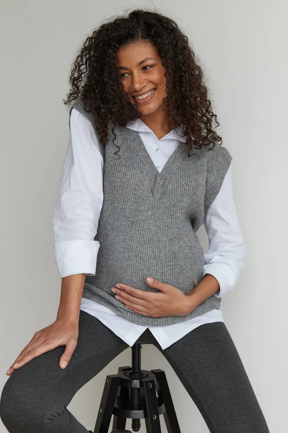 Soft Sleeveless Knitted Sweater with 2-in-1 Shirt for Pregnant Women 4367142
