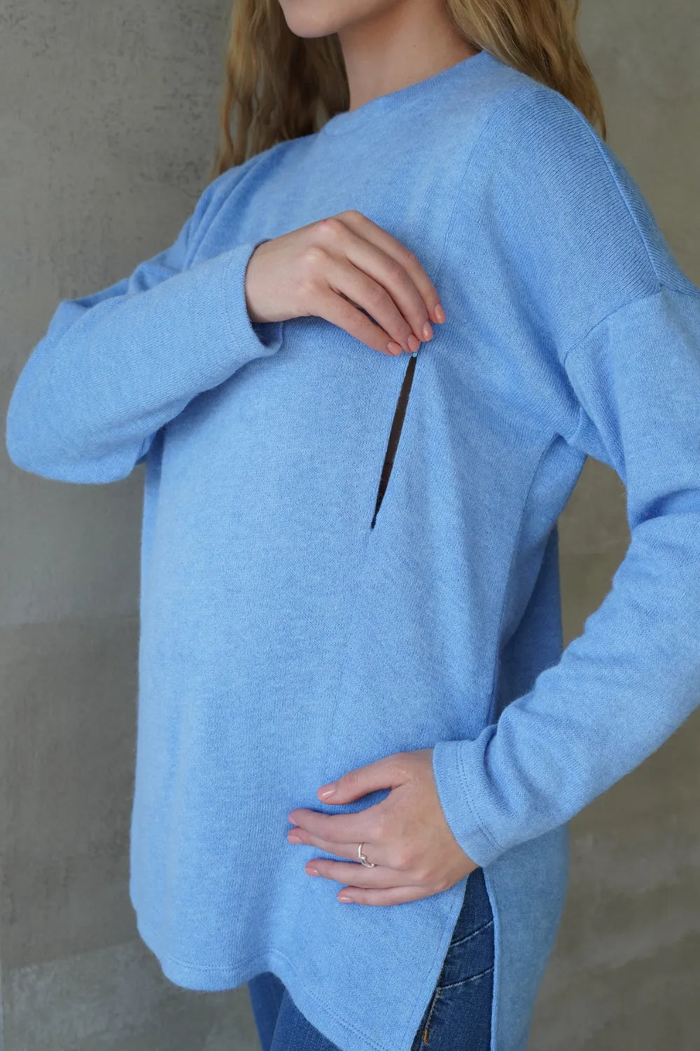 Stylish and Warm Sweater for Pregnant and Nursing Moms 4483155