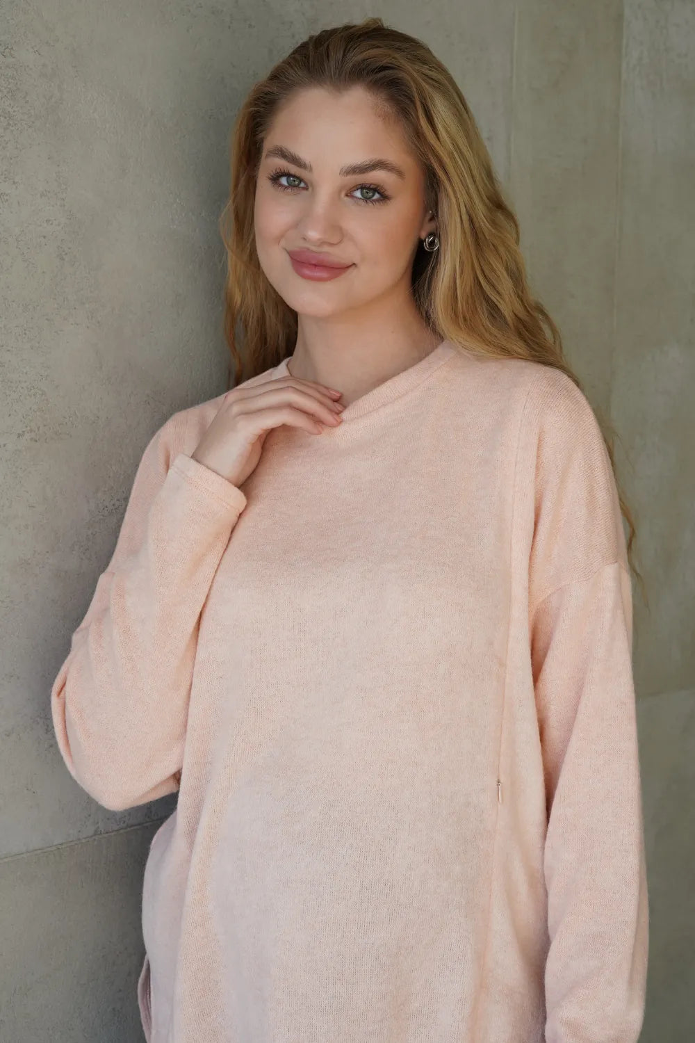 Stylish and Warm Sweater for Pregnant and Nursing Moms 4483155