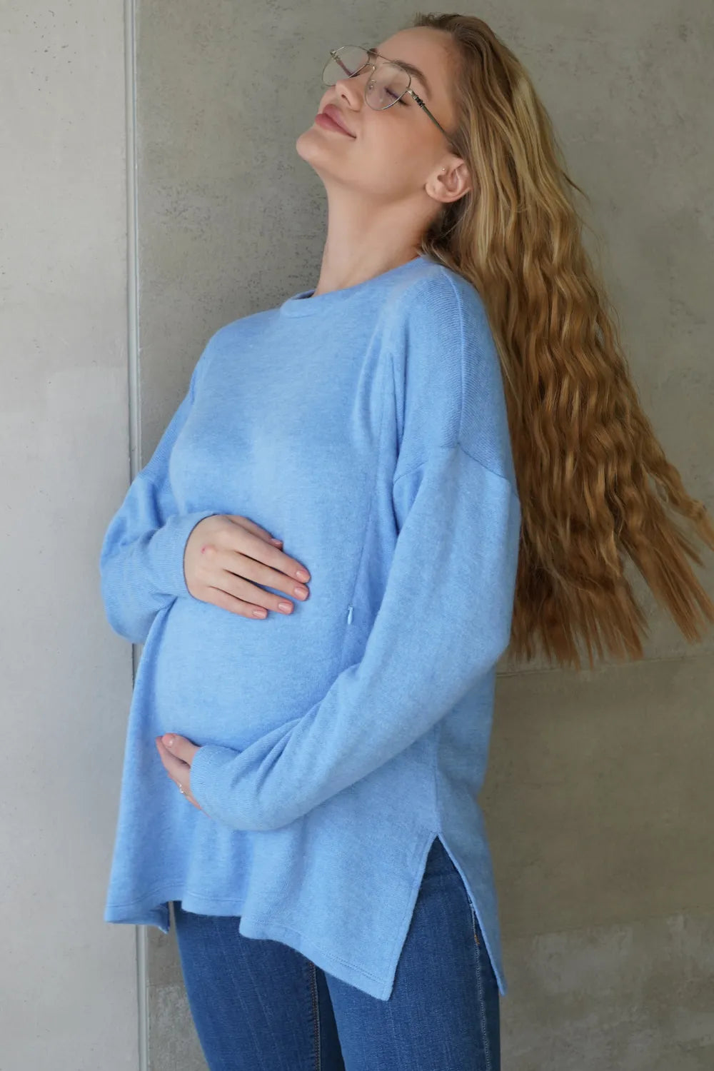 Stylish and Warm Sweater for Pregnant and Nursing Moms 4483155
