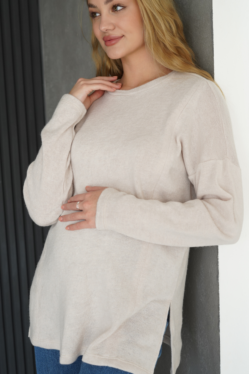 Stylish and Warm Sweater for Pregnant and Nursing Moms 4483155